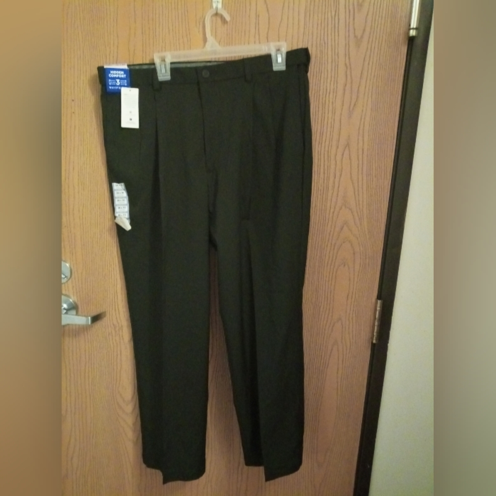 HAGAR mens pleated classic work/ dress pants 38w × 30l